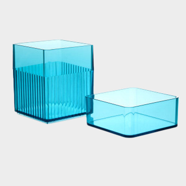 Transparente und geriffelte Dose mit Deckel in blau