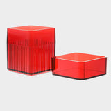 Transparente und geriffelte Dose mit Deckel in rot