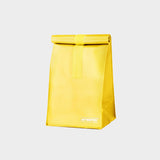 Zusammenrollbare Tasche in Lunchbag-Optik aus strapazierfähigem Gewebe in gelb.