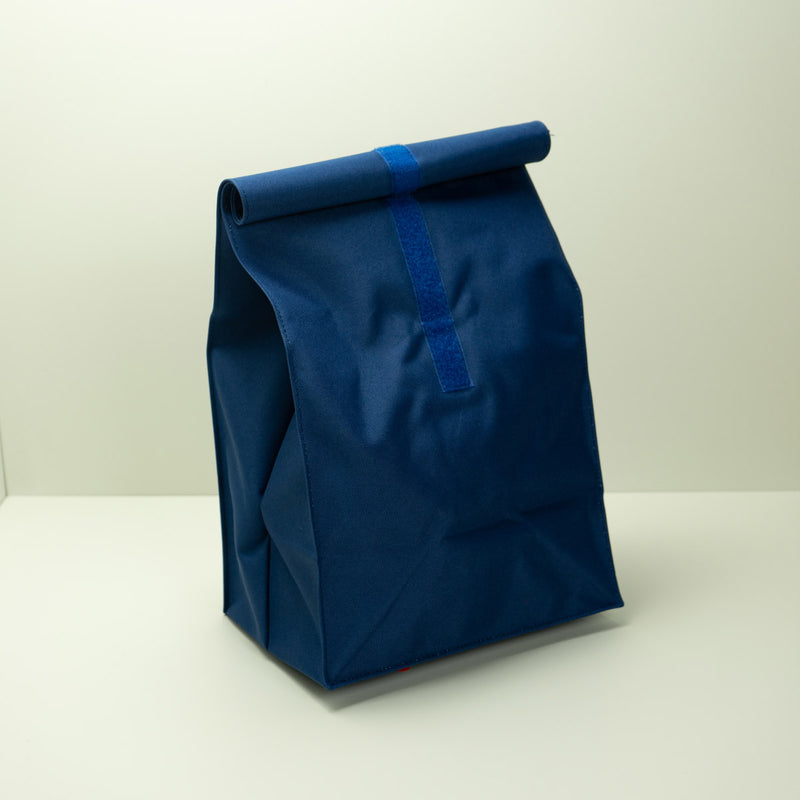 Von innen beschichtete Taschen aus strapazierfähigem Gewebe in Lunchbag-Optik.