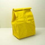 Von innen beschichtete Taschen aus strapazierfähigem Gewebe in Lunchbag-Optik.