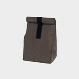 Zusammenrollbare Taschen in Lunchbag-Optik aus strapazierfähigem Gewebe.
